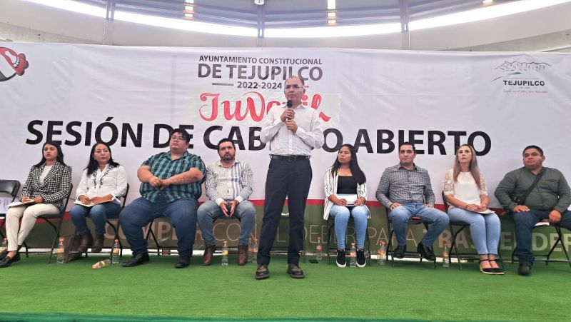 Rigoberto López Rivera entrega calentadores solares y dialoga con jóvenes en el Segundo Cabildo Juve