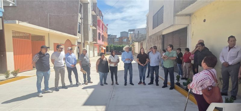 INAUGURA RIGOBERTO LÓPEZ RIVERA LA PAVIMENTACIÓN DE LA CALLE EL PROGRESO EN LA COLONIA EMILIANO ZAPA